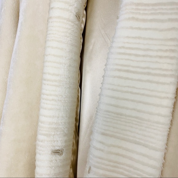 VINTAGE | Monterey Fashion USA Cream Glam Vogue Faux Fur Medium Weight Coat - Picture 5 of 10